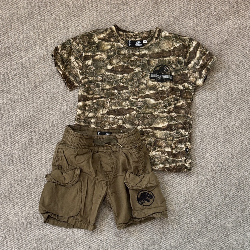 Molo x Jurrasic world Dino set